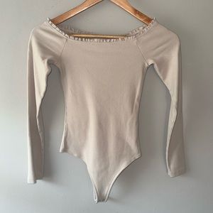 Abercrombie & Fitch Cream Tan Off Shoulder Ruffle Long Sleeve Ribbed Bodysuit